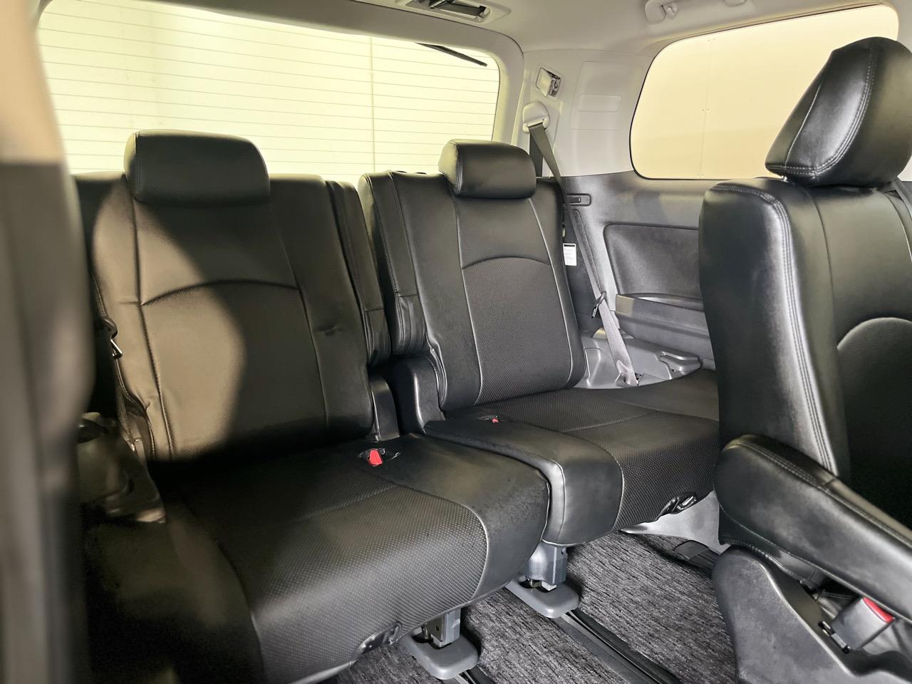 2013 Toyota Alphard