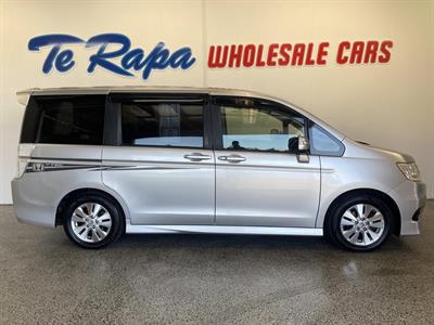 2011 Honda STEPWAGON - Thumbnail