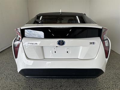 2014 Toyota Prius - Thumbnail