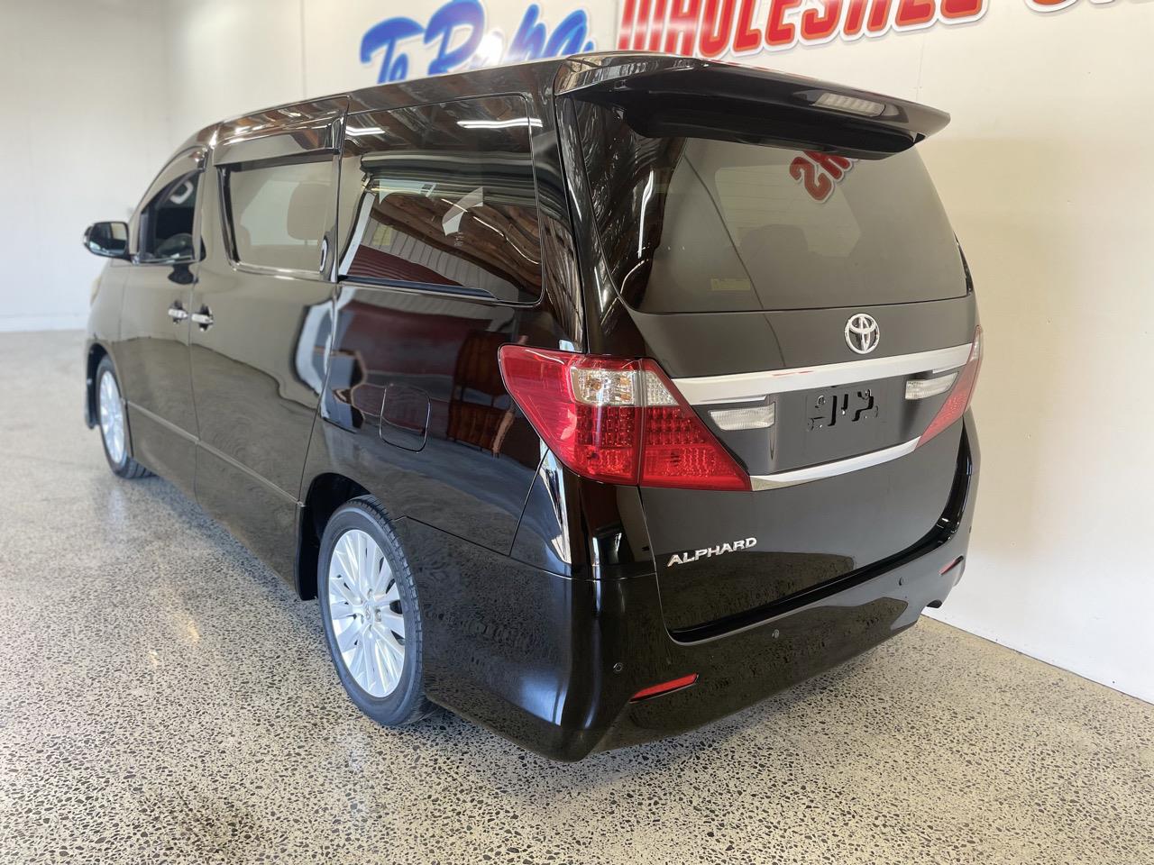 2013 Toyota Alphard